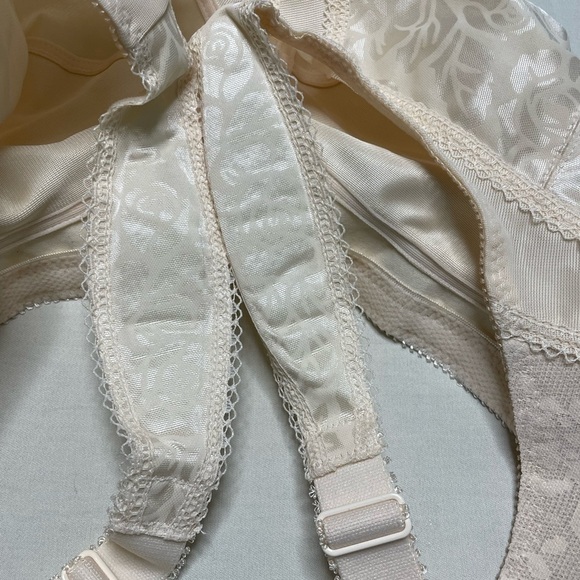 Playtex Womens 18 Hour Bra 36DD Original Comfort Strap Wire-Free #4693 Natural - Picture 7 of 15